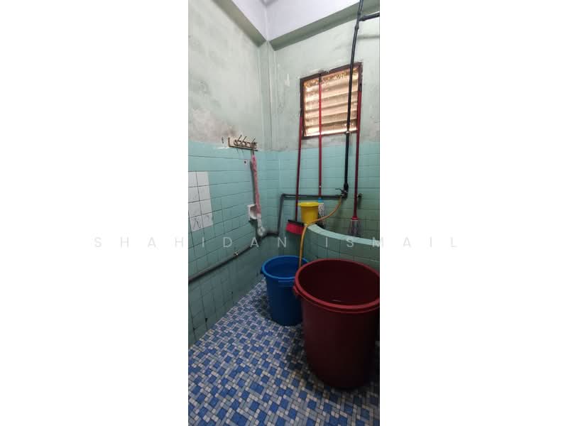 Shop for Sale in Banting (Selangor) - Shahidan Ismail - Bathroom - PropertyGuru.com.my