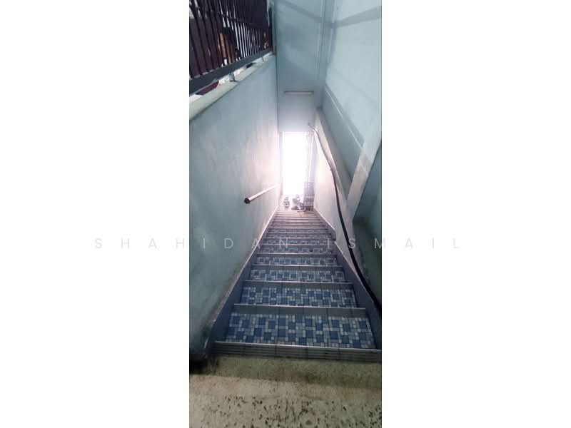 Shop for Sale in Banting (Selangor) - Shahidan Ismail - Corridor - PropertyGuru.com.my