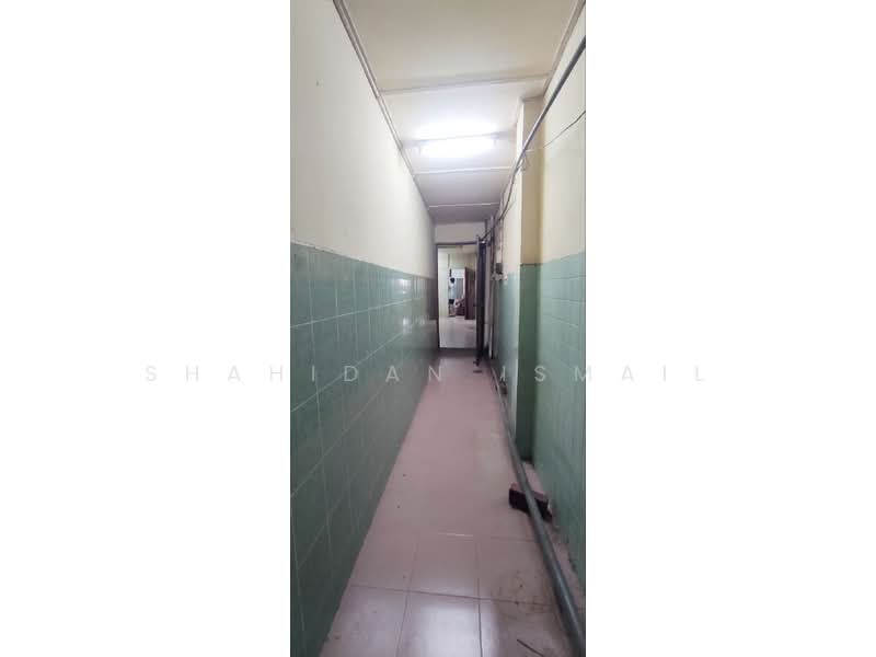 Shop for Sale in Banting (Selangor) - Shahidan Ismail - Corridor - PropertyGuru.com.my