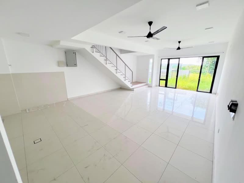 Rumah Teres 2-Tingkat untuk Disewa di Elmina (Shah Alam) - Izzaza Izzati - Living Room - PropertyGuru.com.my