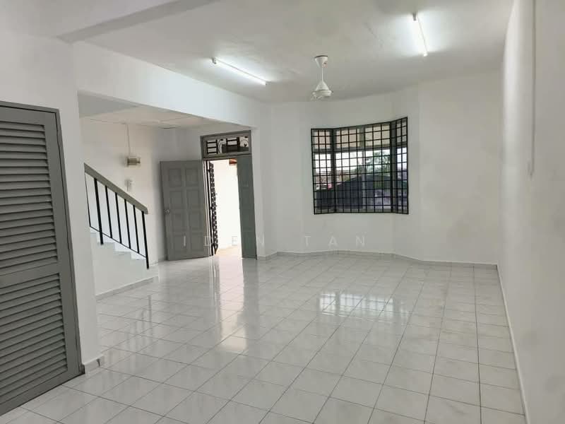 Rumah Teres 2-Tingkat untuk Dijual di Taman Universiti (Skudai) - Iden Tan - Living Room - PropertyGuru.com.my