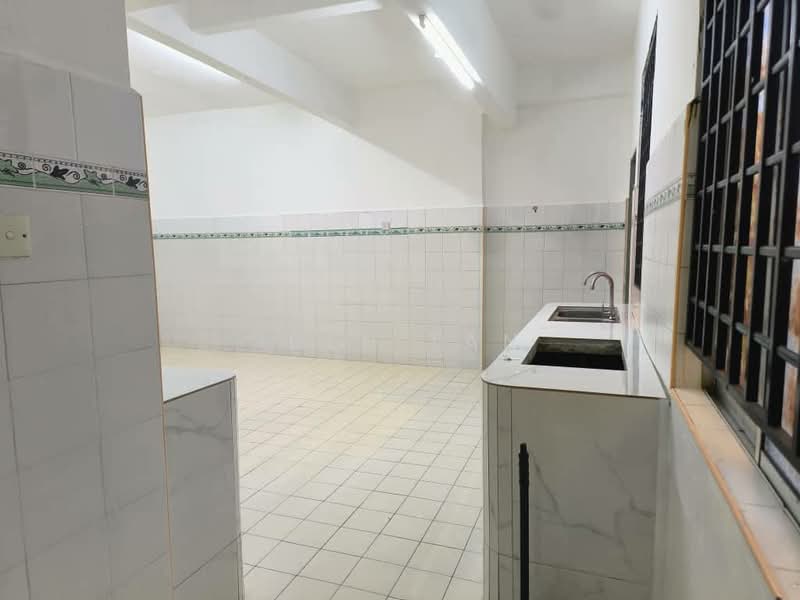 Rumah Teres 2-Tingkat untuk Dijual di Taman Universiti (Skudai) - Iden Tan - Kitchen - PropertyGuru.com.my