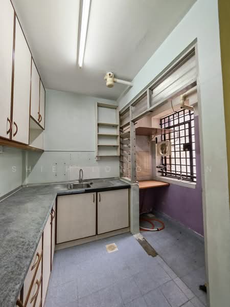 Rumah Flat untuk Dijual di Taman Daya - Jalan Enau 16,20 - Shieh Long Chen - Kitchen - PropertyGuru.com.my