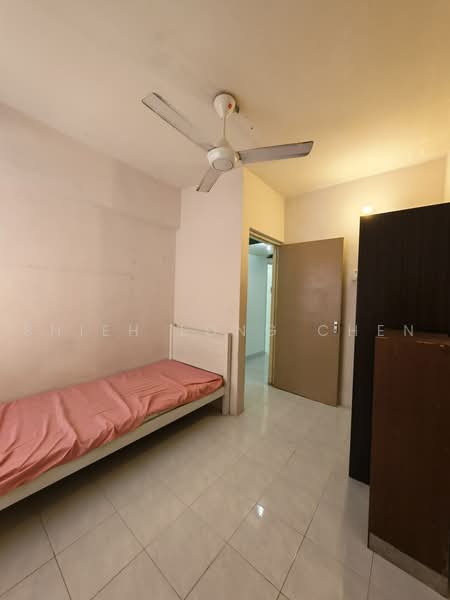 Rumah Flat untuk Dijual di Taman Daya - Jalan Enau 16,20 - Shieh Long Chen - Bedroom - PropertyGuru.com.my