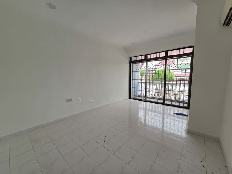 Rumah Teres 2-Tingkat untuk Dijual di Taman Johor Jaya (Johor Bahru) - YC Fung - Living Room - PropertyGuru.com.my