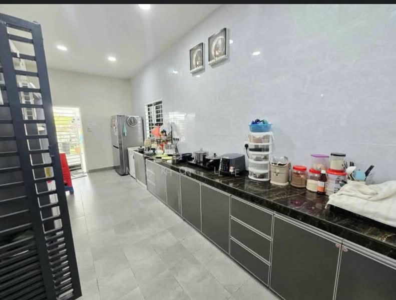 Semi-Detached House for Sale in Bandar Kinrara (Selangor) - Miko Lew - Kitchen - PropertyGuru.com.my