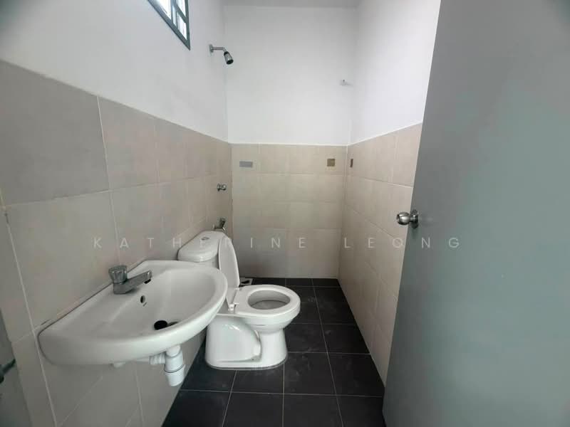 Terraced House for Sale in Gombak (Selangor) - Katherine Leong - Bathroom - PropertyGuru.com.my