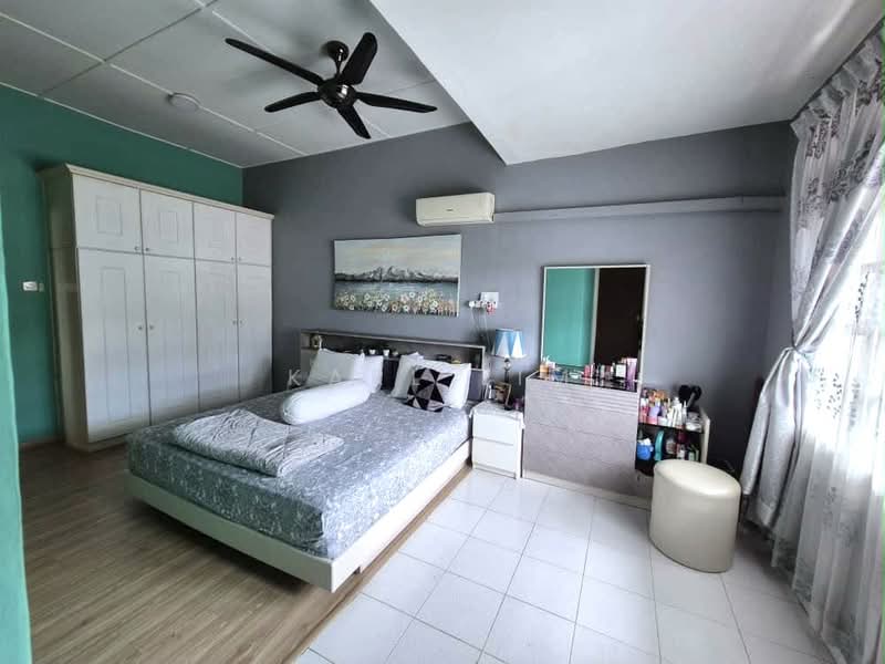 Rumah Teres 2-Tingkat untuk Dijual di Taman Daya (Johor Bahru) - Karl Lim - Bedroom - PropertyGuru.com.my