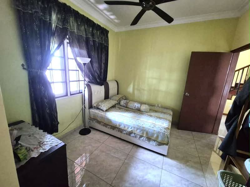 Rumah Teres 2-Tingkat untuk Dijual di Taman Daya (Johor Bahru) - Karl Lim - Bedroom - PropertyGuru.com.my