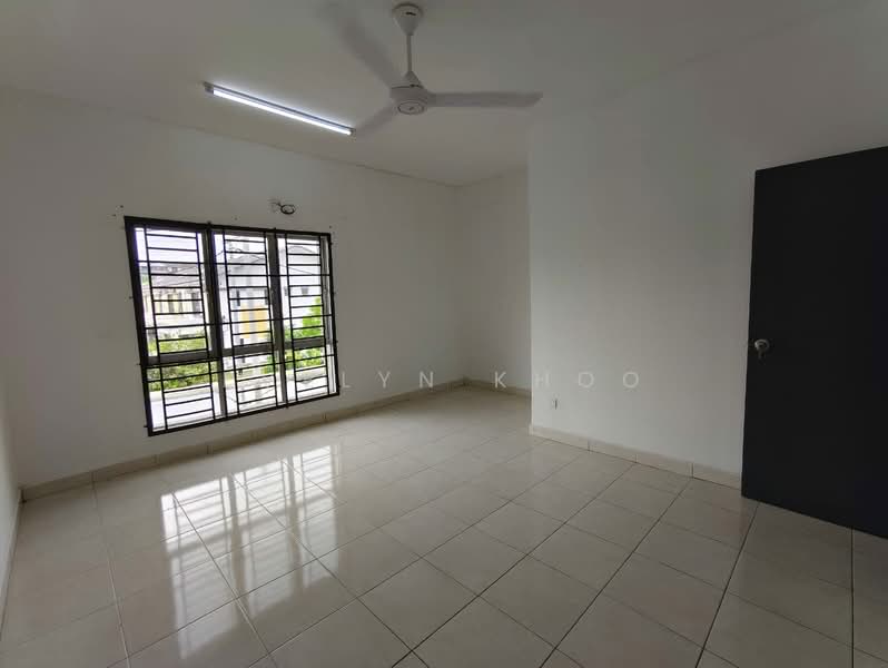 2-storey Terraced House for Sale in Taman Sari Alamanda (Serendah) - Evelyn Khoo - Room - PropertyGuru.com.my