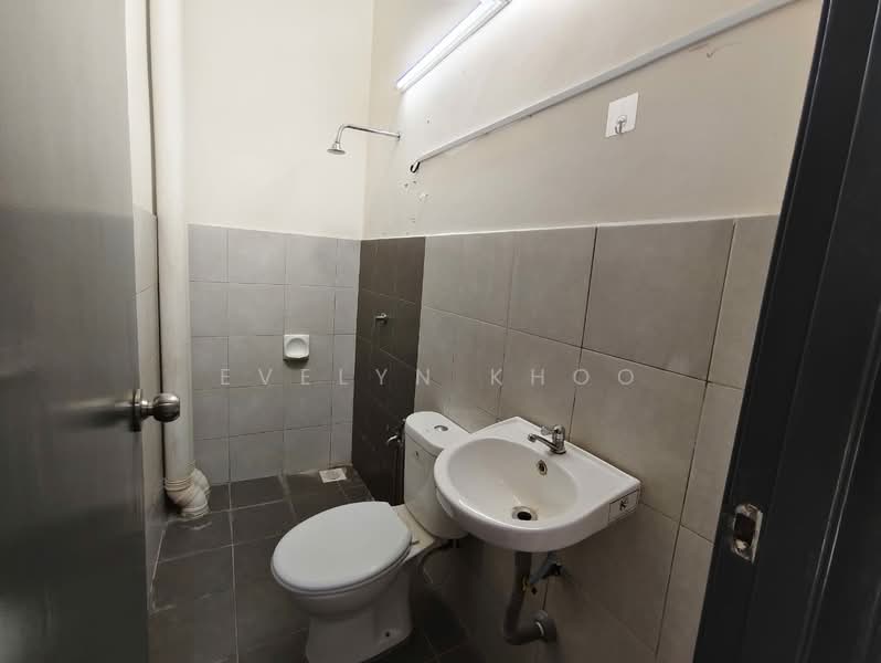 2-storey Terraced House for Sale in Taman Sari Alamanda (Serendah) - Evelyn Khoo - Bathroom - PropertyGuru.com.my