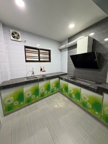 2-storey Terraced House for Sale in Taman Bukit Cheng (Cheng) - Khin Fai . - Kitchen - PropertyGuru.com.my