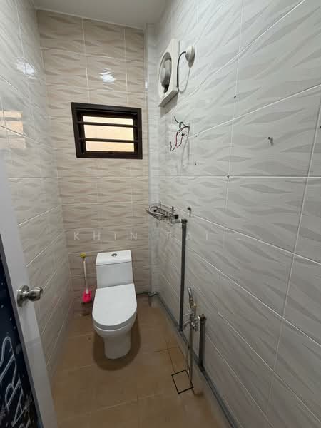 2-storey Terraced House for Sale in Taman Bukit Cheng (Cheng) - Khin Fai . - Bathroom - PropertyGuru.com.my