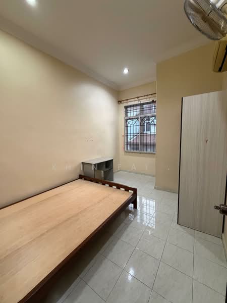 2-storey Terraced House for Sale in Taman Bukit Cheng (Cheng) - Khin Fai . - Bedroom - PropertyGuru.com.my
