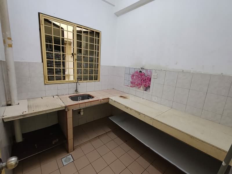 Flat for Rent at Sri Manja Square Petaling Jaya - Bryan Hoo - Kitchen - PropertyGuru.com.my