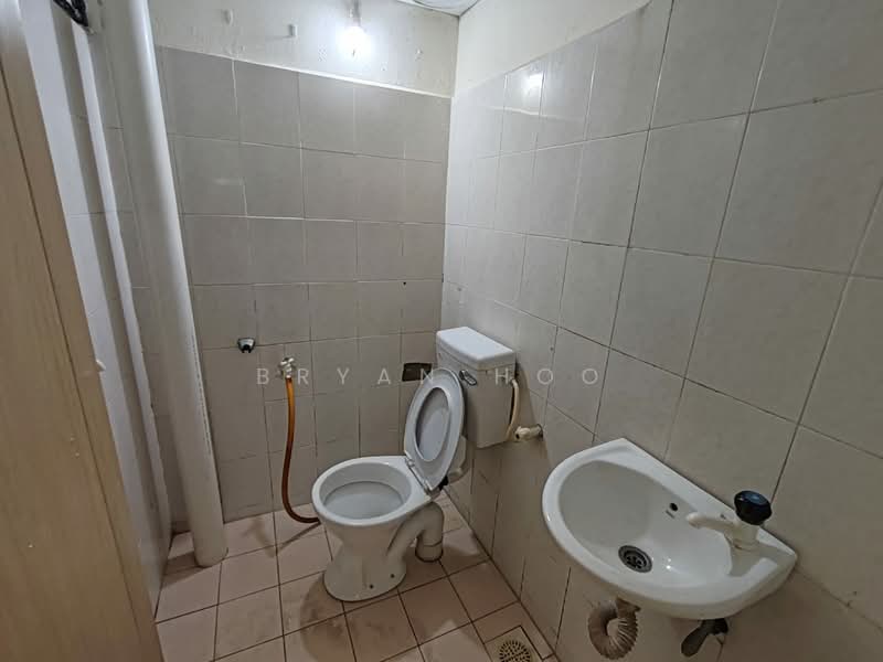 Flat for Rent at Sri Manja Square Petaling Jaya - Bryan Hoo - Bathroom - PropertyGuru.com.my