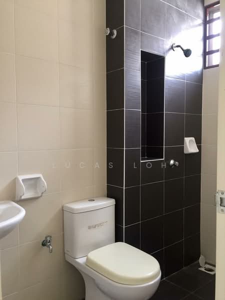 2-storey Terraced House for Sale in Bandar Seri Coalfields (Sungai Buloh) - Lucas Loh - Bathroom - PropertyGuru.com.my