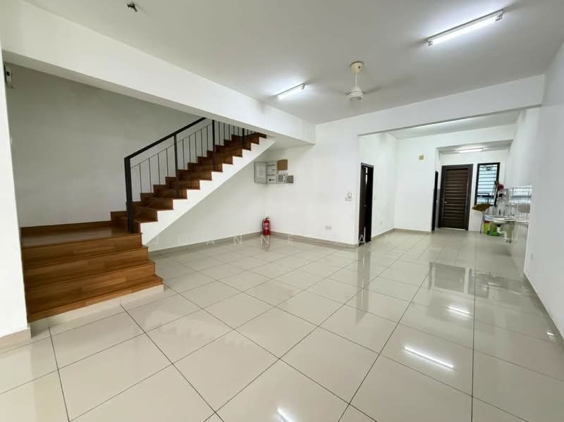 Rumah Teres 2-Tingkat untuk Dijual di Bukit Raja (Selangor) - Joanne Tan - Living Room - PropertyGuru.com.my
