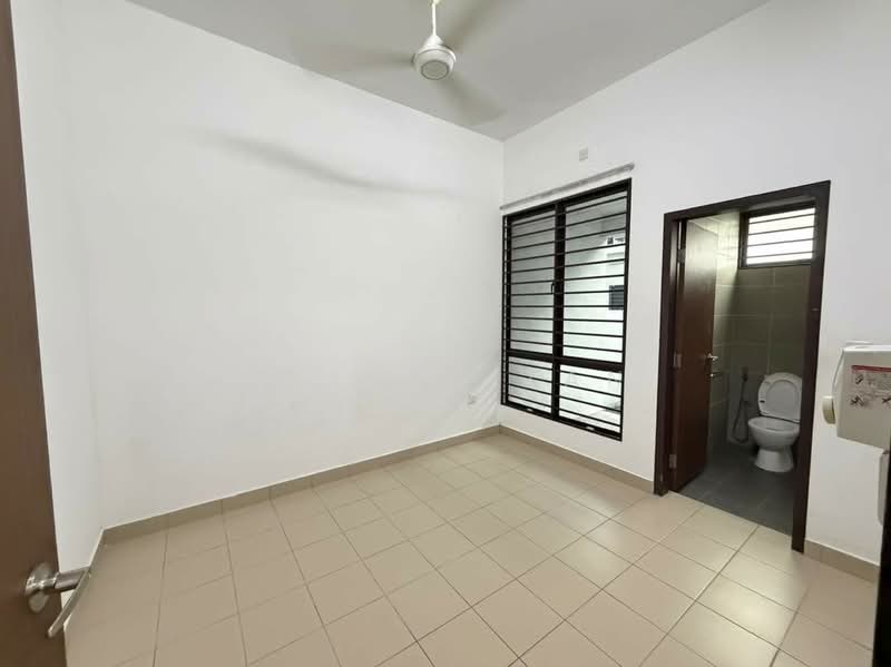 Rumah Teres 2-Tingkat untuk Dijual di Bukit Raja (Selangor) - Joanne Tan - Bathroom - PropertyGuru.com.my