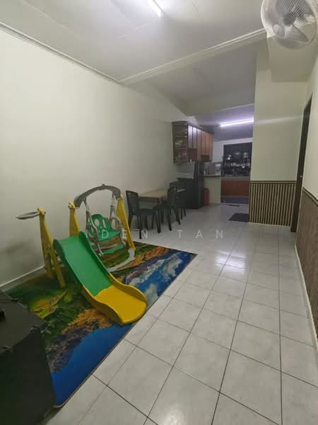 1-storey Terraced House for Sale in Bandar Putra (Kulai) - Iden Tan - Living Room - PropertyGuru.com.my
