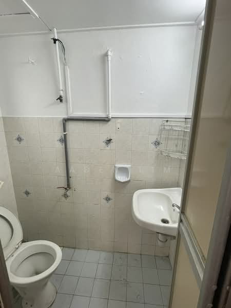 Pangsapuri untuk Dijual di Subang Perdana Goodyear Court 9 - Aaden Lim - Bathroom - PropertyGuru.com.my