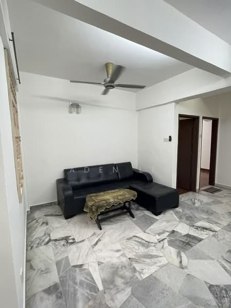 Pangsapuri untuk Dijual di Subang Perdana Goodyear Court 9 - Aaden Lim - Living Room - PropertyGuru.com.my