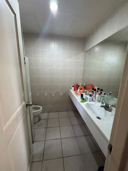 Kondominium untuk Dijual di Casa Tropicana - Jeffrey Cheah - Bathroom - PropertyGuru.com.my