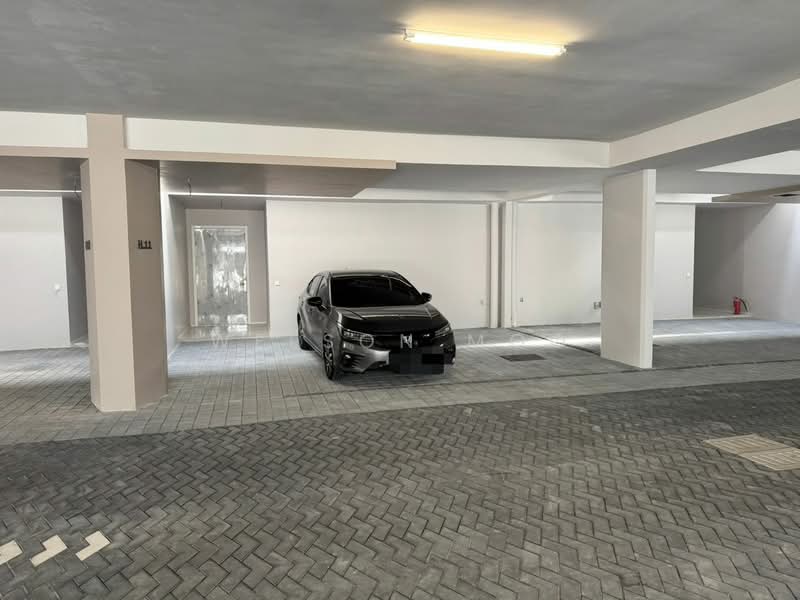 Rumah Teres 3-Tingkat untuk Dijual di Taman Melawati (Ulu Kelang) - Welson Moo - Car Park - PropertyGuru.com.my