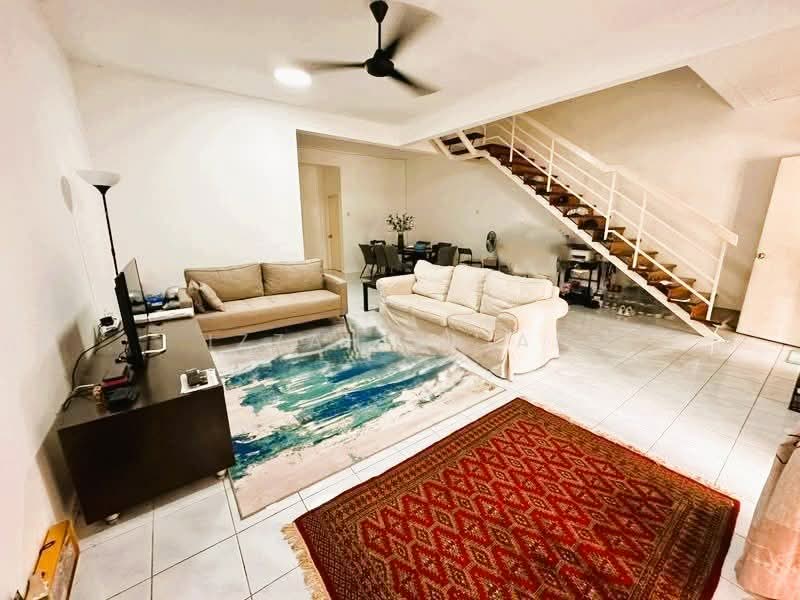 Rumah Teres 2-Tingkat untuk Dijual di Ukay Perdana (Ulu Kelang) - Izzah Alias - Living Room - PropertyGuru.com.my
