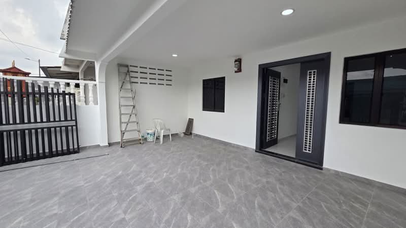 Rumah Teres 1-Tingkat untuk Dijual di Taman Universiti (Skudai) - YC Fung - Exterior - PropertyGuru.com.my