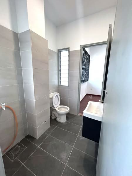 Rumah Teres 2-Tingkat untuk Dijual di Taman Perling (Perling) - Karl Lim - Bathroom - PropertyGuru.com.my