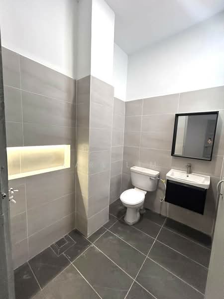 Rumah Teres 2-Tingkat untuk Dijual di Taman Perling (Perling) - Karl Lim - Bathroom - PropertyGuru.com.my