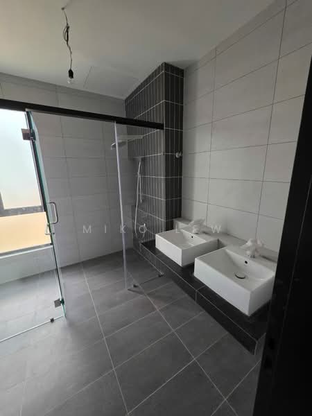 Semi-Detached House for Sale in Bandar Kinrara (Selangor) - Miko Lew - Bathroom - PropertyGuru.com.my