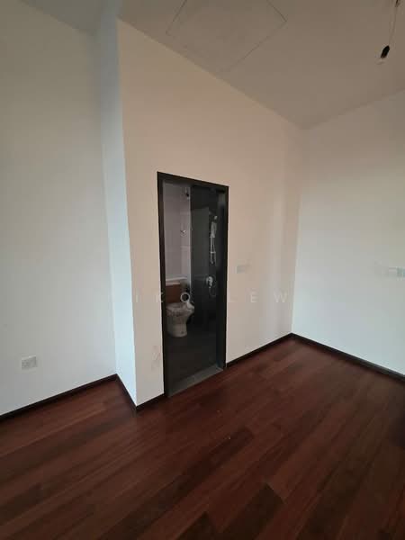 Semi-Detached House for Sale in Bandar Kinrara (Selangor) - Miko Lew - Bathroom - PropertyGuru.com.my