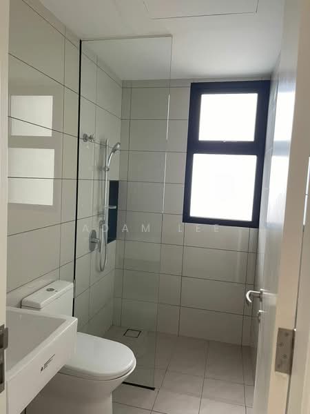 Kediaman Servis untuk Dijual di Duta Park Residences - Adam Lee - Bathroom - PropertyGuru.com.my