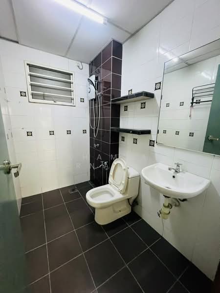 Apartment for Rent at Residensi Alam Damai (PR1MA @ Alam Damai) - Muhammad Zulkarnain Nur Salim - Bathroom - PropertyGuru.com.my