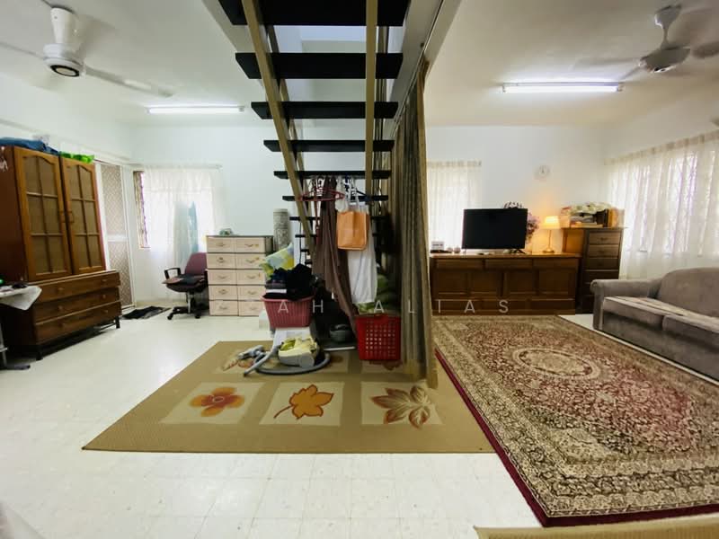 Rumah Teres 2-Tingkat untuk Dijual di Taman Permata (Ulu Kelang) - Izzah Alias - Living Room - PropertyGuru.com.my