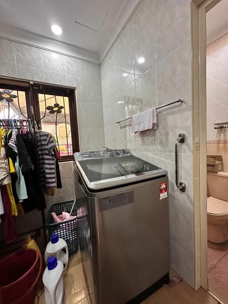 Rumah Teres 2-Tingkat untuk Dijual di Taman Segar Perdana (Cheras) - Vickky Wong CF - Bathroom - PropertyGuru.com.my