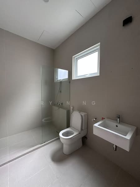 Rumah Berkembar untuk Disewa di Tanjung Bungah (Penang) - Ryan Ng - Bathroom - PropertyGuru.com.my
