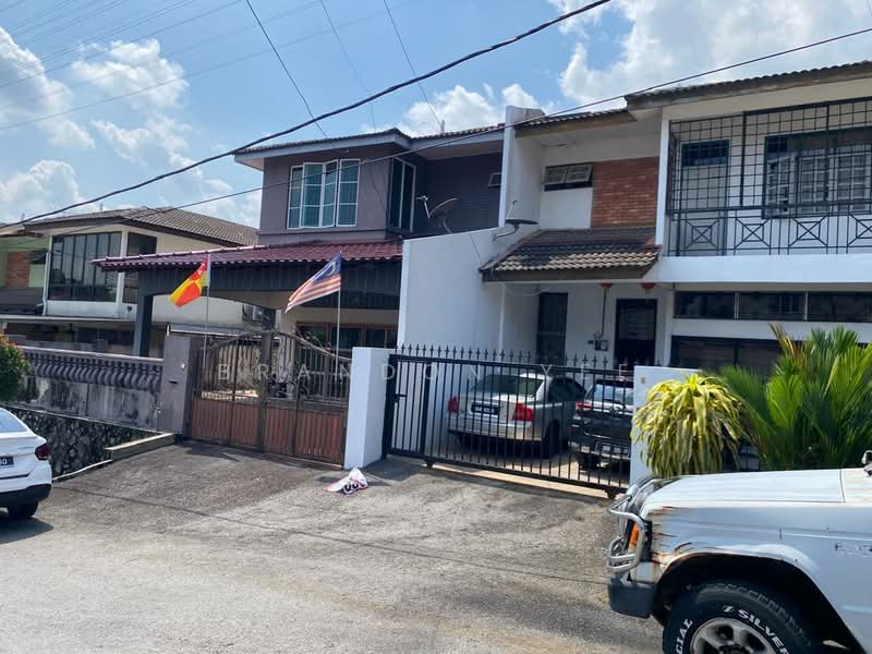 Semi-Detached House for Sale in Taman Universiti Indah (Seri Kembangan) - Brandon Yee - Exterior - PropertyGuru.com.my