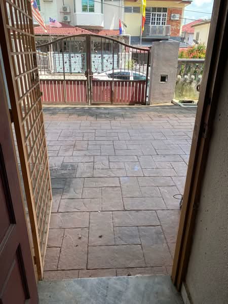 Semi-Detached House for Sale in Taman Universiti Indah (Seri Kembangan) - Brandon Yee - Exterior - PropertyGuru.com.my