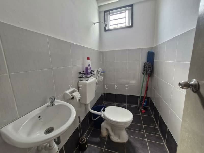 Apartment for Sale at Pangsapuri Pulai Mutiara - YC Fung - Bathroom - PropertyGuru.com.my