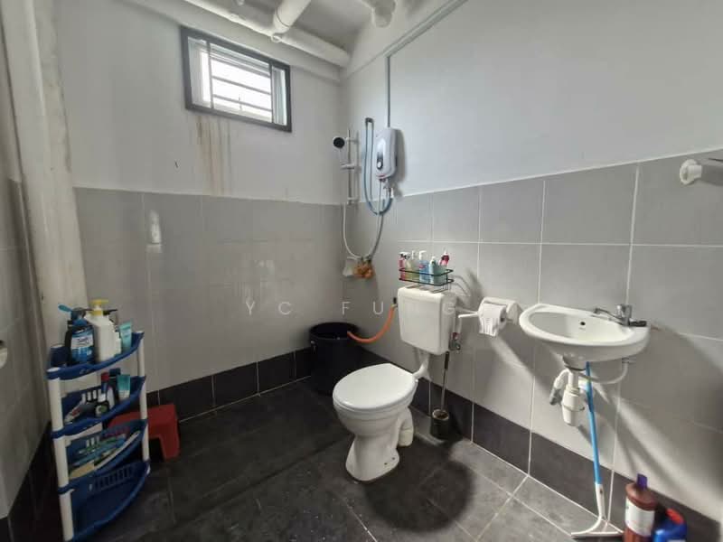 Apartment for Sale at Pangsapuri Pulai Mutiara - YC Fung - Bathroom - PropertyGuru.com.my