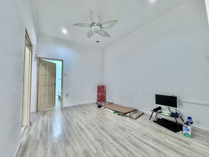 Rumah Teres 1-Tingkat untuk Dijual di Taman Daya (Johor Bahru) - Roslina Binti Kassim - Living Room - PropertyGuru.com.my