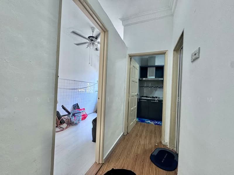 Rumah Teres 1-Tingkat untuk Dijual di Taman Daya (Johor Bahru) - Roslina Binti Kassim - Kitchen - PropertyGuru.com.my