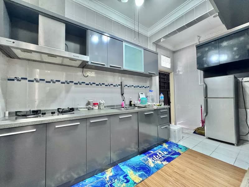 Rumah Teres 1-Tingkat untuk Dijual di Taman Daya (Johor Bahru) - Roslina Binti Kassim - Kitchen - PropertyGuru.com.my