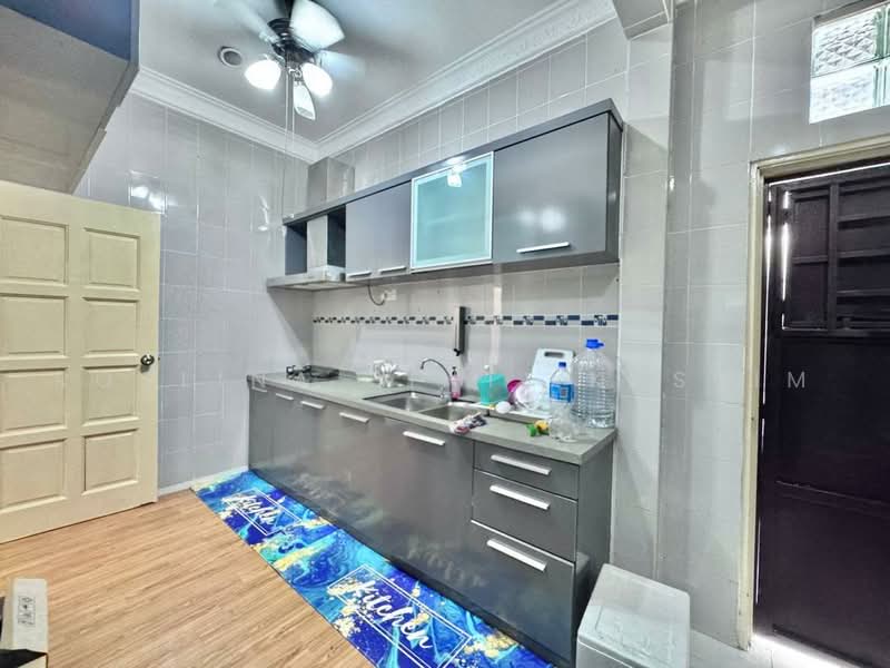 Rumah Teres 1-Tingkat untuk Dijual di Taman Daya (Johor Bahru) - Roslina Binti Kassim - Kitchen - PropertyGuru.com.my