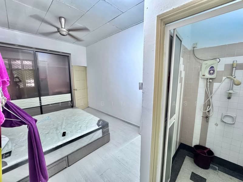 Rumah Teres 1-Tingkat untuk Dijual di Taman Daya (Johor Bahru) - Roslina Binti Kassim - Bedroom - PropertyGuru.com.my