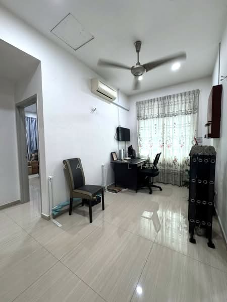 2-storey Terraced House for Sale in Taman Gaya (Ulu Tiram) - Karl Lim - Study - PropertyGuru.com.my