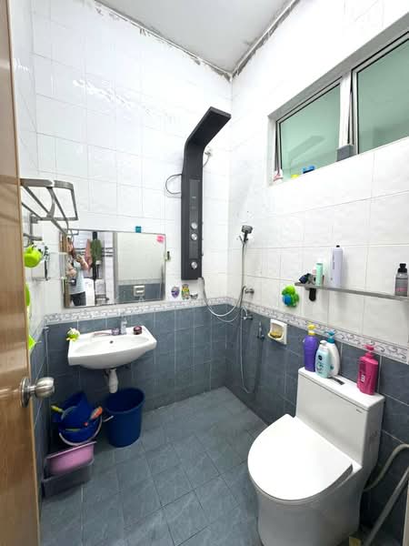 2-storey Terraced House for Sale in Taman Gaya (Ulu Tiram) - Karl Lim - Bathroom - PropertyGuru.com.my